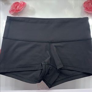 LULULEMON SHORT SHORTS